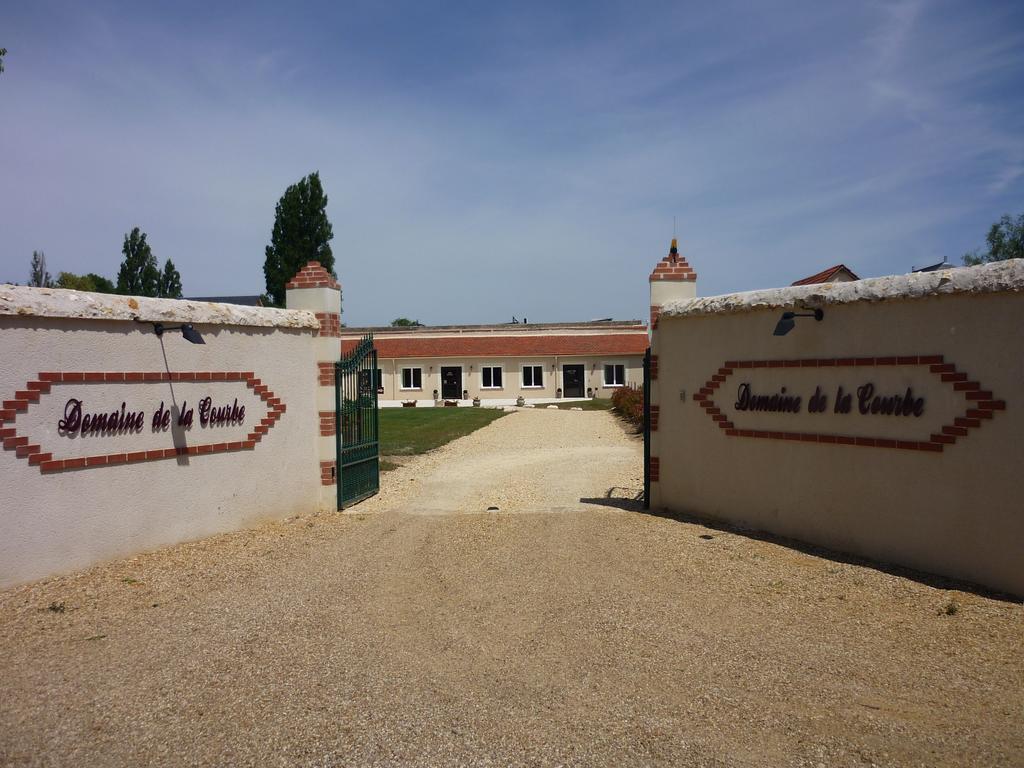 Domaine De La Courbe Hotel Le Lude Exterior photo